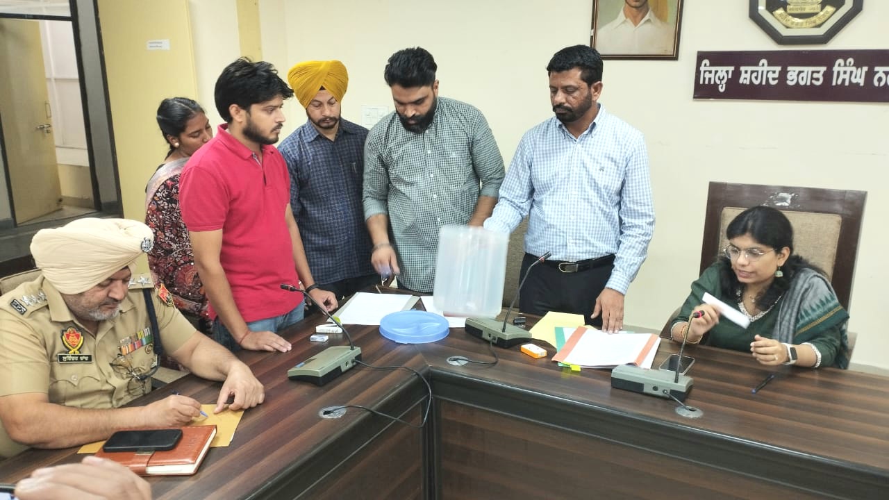 जिले में पटाखों की बिक्री के लिए ड्रा के माध्यम से 8 प्रोविजनल लाइसेंस जारी किए गए